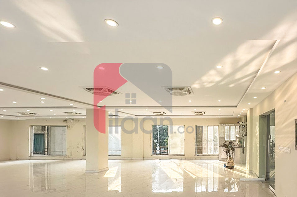 12 Marla Hall for Rent on Main Boulevard, Sector E, Bahria Town, Lahore