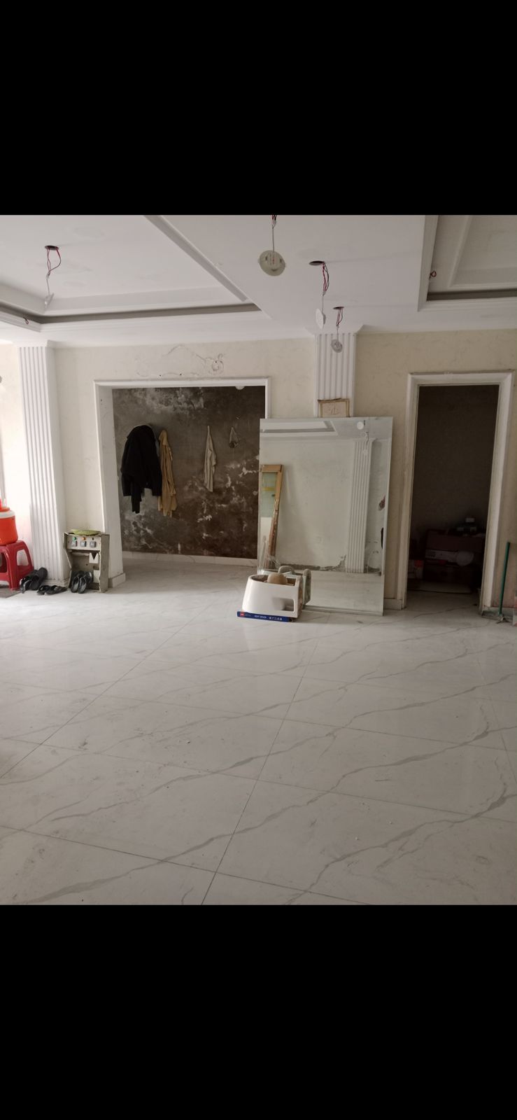 1,350 Sq.ft Plaza for Rent on MM Alam Road, Gulberg 3, Lahore