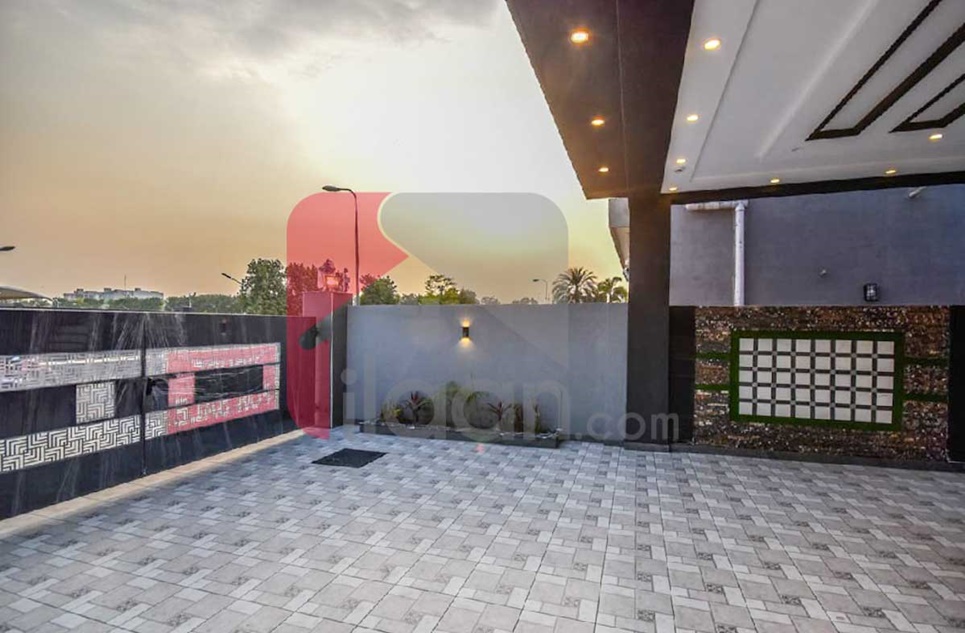 1 Kanal House for Sale in Block P, Phase 8 - Air Avenue, DHA Lahore (Furnished)