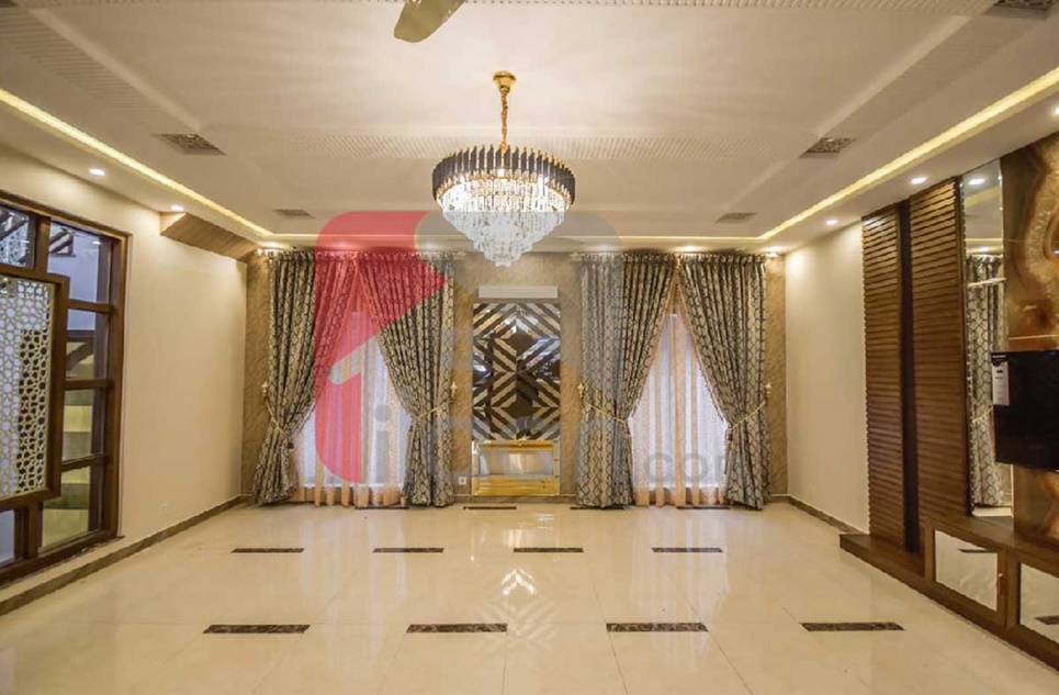 1 Kanal House for Sale in Block P, Phase 8 - Air Avenue, DHA Lahore (Furnished)