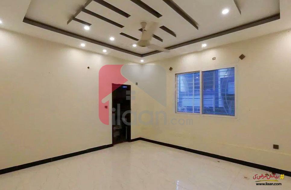 240 Sq.yd House for Sale (First Floor) in Block 16, Gulshan-e-iqbal, Karachi