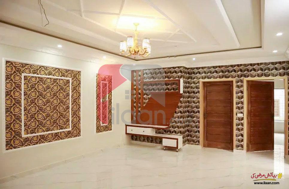 10 Marla House for Sale in Nasheman-e-Iqbal, Lahore