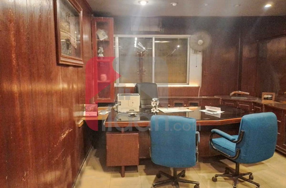 850 square feet office for rent in Shahrah-e-Faisal Karachi