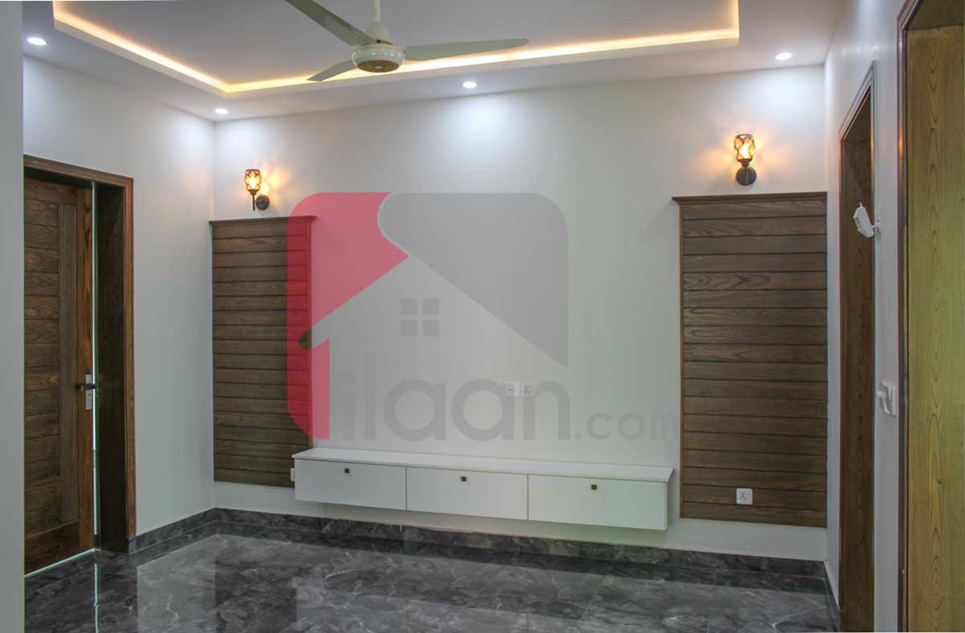 8 Marla House for Sale in Umer Block, Sector B, Bahria Town Lahore