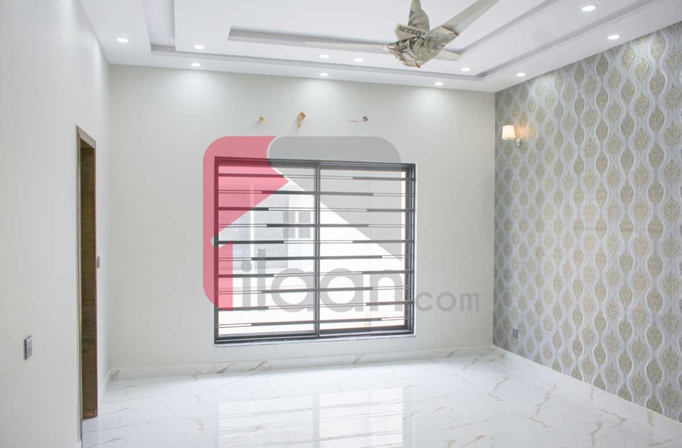 10 Marla House for Sale in Iqbal Block, Sector E, Bahria Town, Lahore