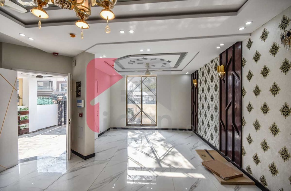 8 Marla House for Sale in Block D, Phase 6, DHA Lahore
