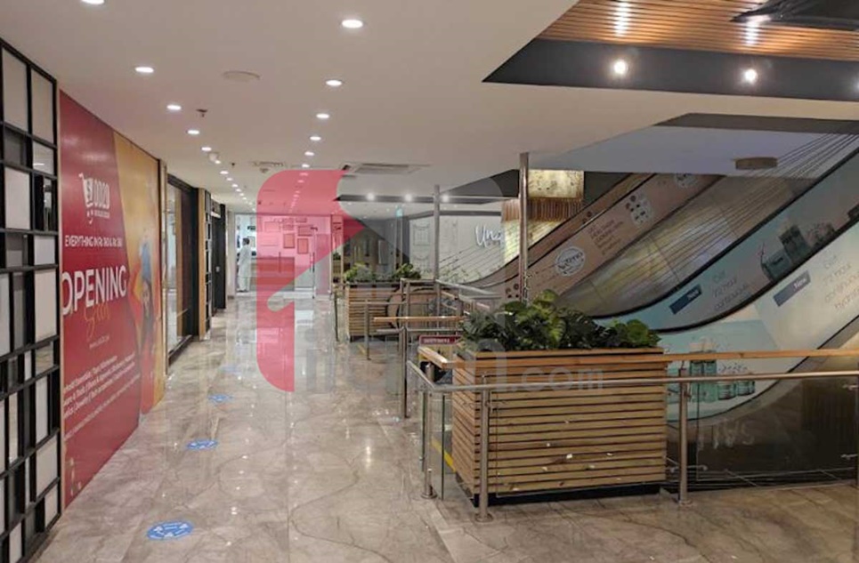 762 Sq.ft Office for Sale (Fourteenth Floor) in Xinhua Mall, Block B2, Gulberg-3, Lahore