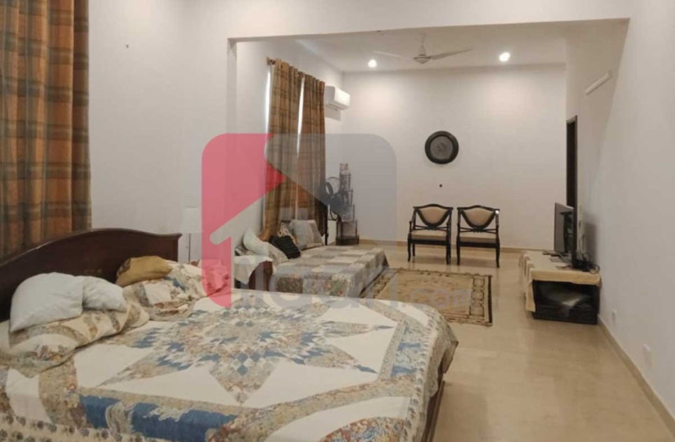 725 Sq.yd House for Rent in Block 6, PECHS, Karachi