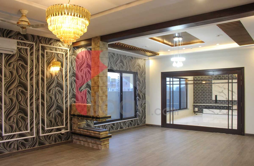 1 Kanal House for Sale in Block R, Phase 7, DHA Lahore