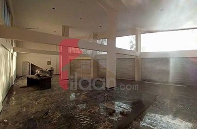 267 Sq.yd Shop for Rent on Shahrah-e-Quaideen, Karachi