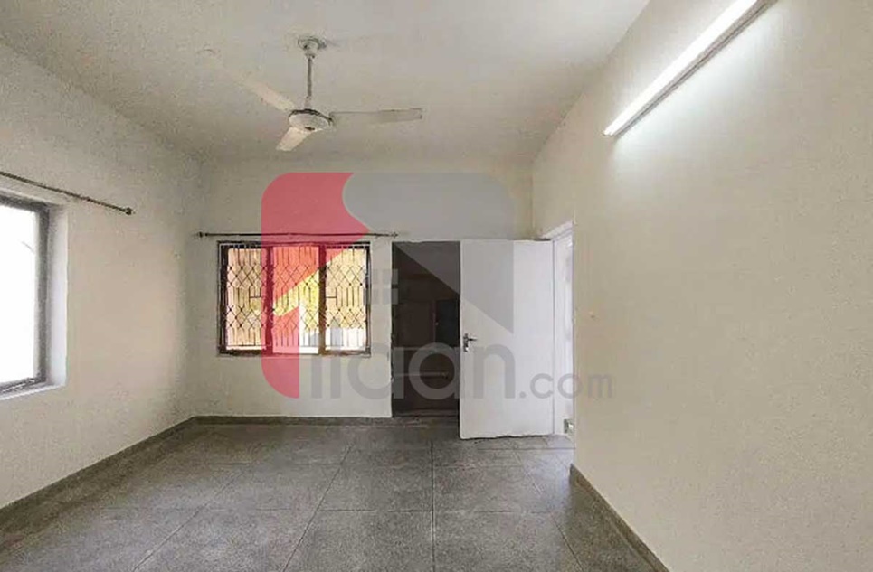 10 Marla House for Rent on Zarrar Shaheed Road, Lahore Cantt, Lahore