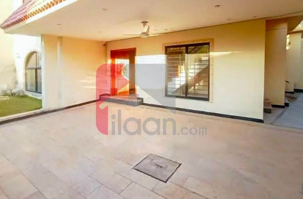 16 Marla House for Rent in Block B, Phase 8, Bahria Town, Rawalpindi