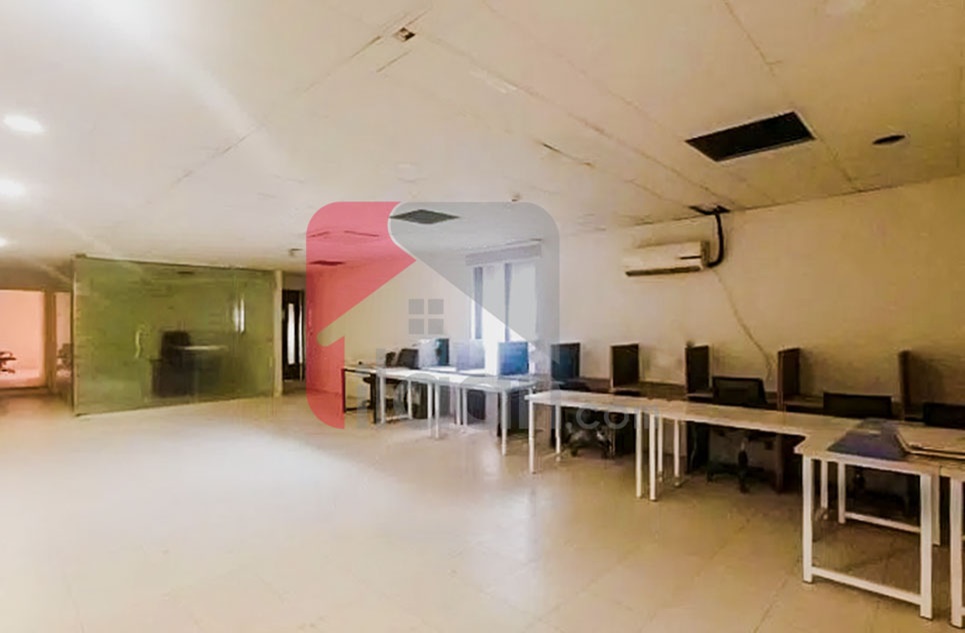 10.7 Marla Office for Rent in MM Alam Road, Gulberg-3, Lahore