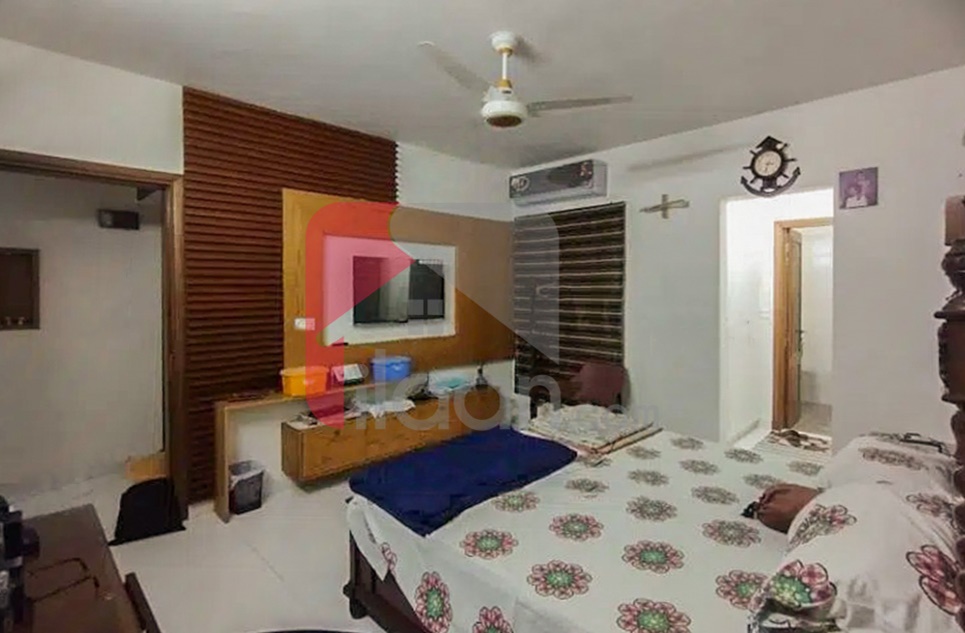 4 Bed Apartment for Sale in Block 6, PECHS, Karachi