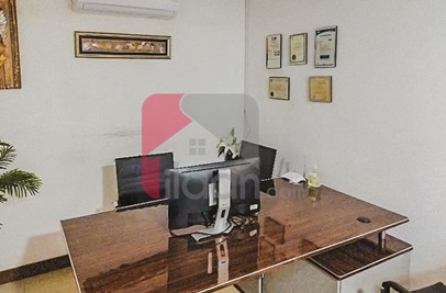 333 Sq.yd Office for Rent on Shahrah-e-Faisal, Karachi