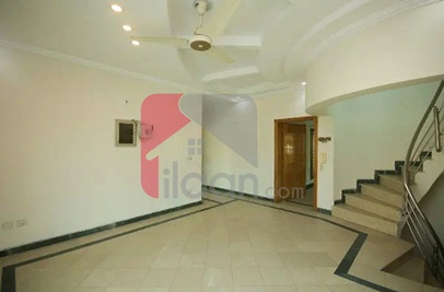 10 Marla House for Rent in Cavalry Ground, Lahore