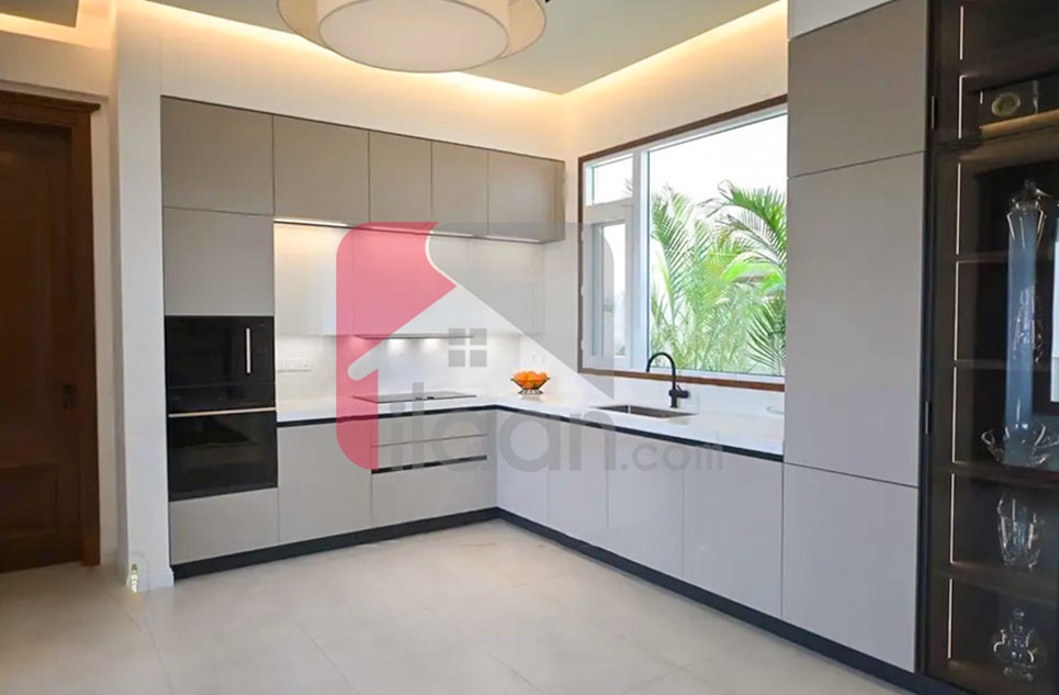 666 Sq.yd House for Sale in Zone A, Phase 8, DHA Karachi