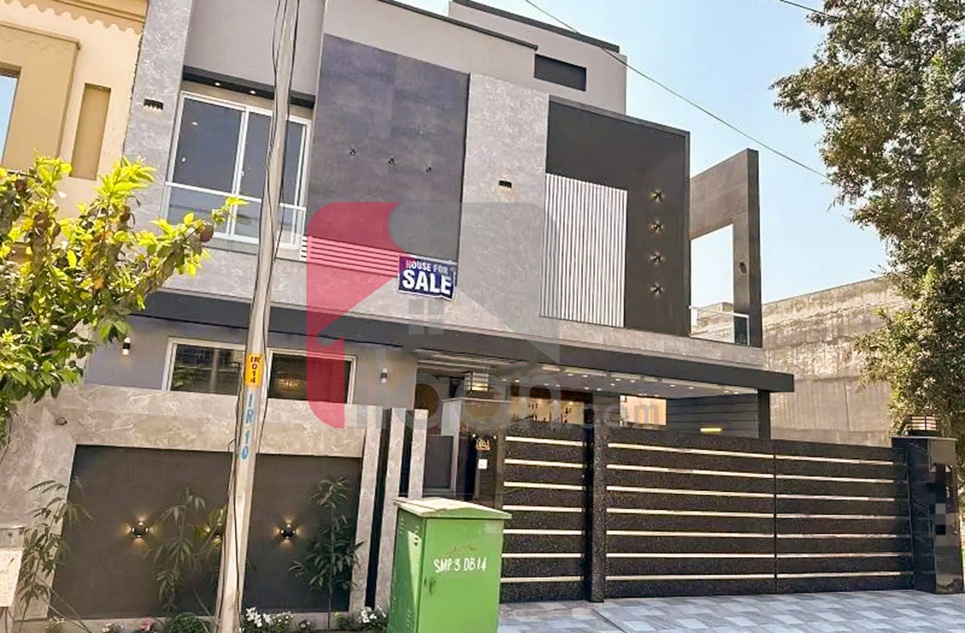10 Marla House for Sale in Janiper Block, Sector C, Bahria Town, Lahore