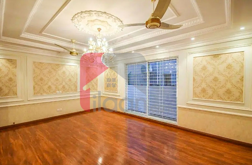 8.9 Marla Office for Rent on MM Alam Road, Gulberg-3, Lahore 