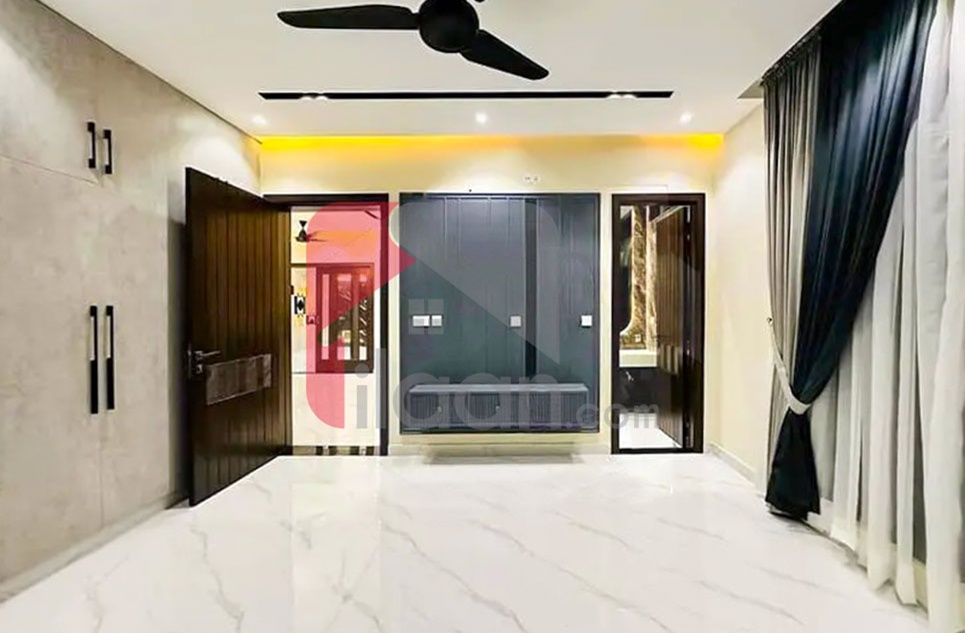 10 Marla House for Rent in Phase 7, DHA Lahore