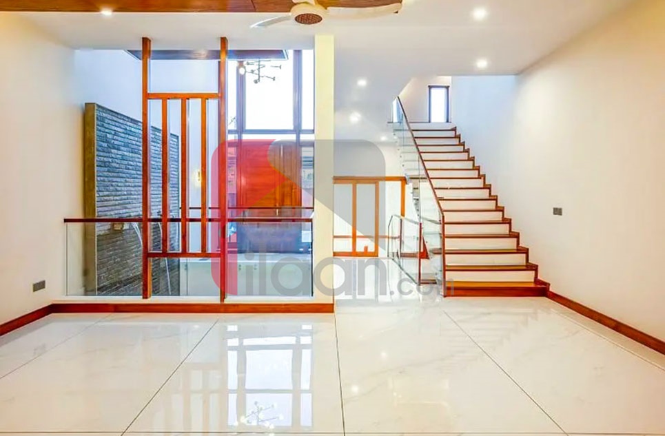 600 Square Yard House for Sale in Phase 8, DHA, Karachi