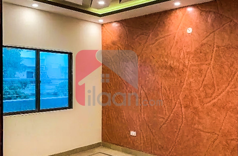 240 Sq.yd House for Sale (First Floor) in Block 1, Gulshan-e-iqbal, Karachi