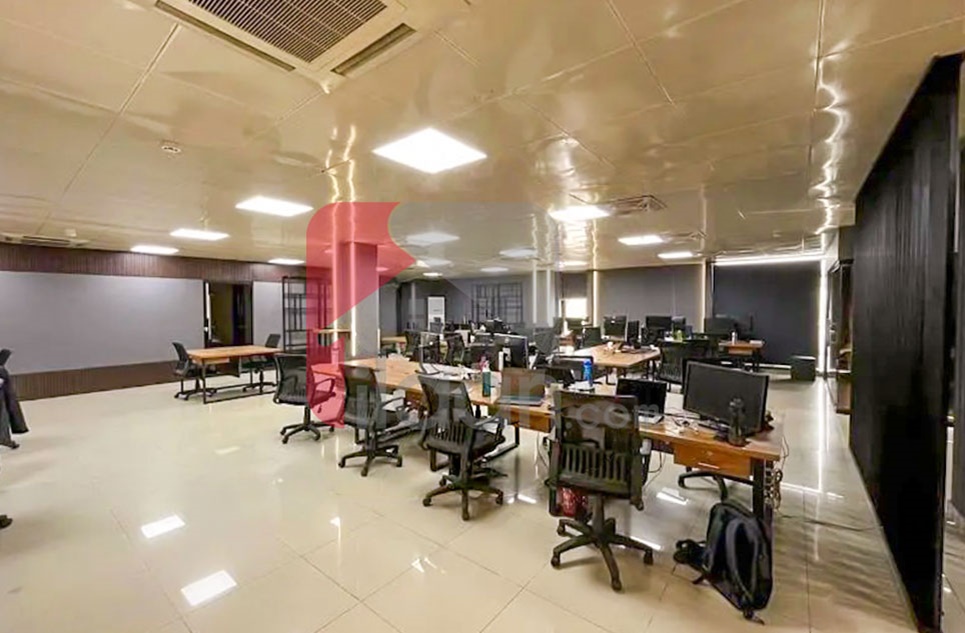 11.1 Marla Office for Rent on Main Boulevard, Gulberg, Lahore